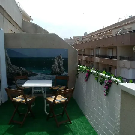 Calle San Emigdio 10 アパート